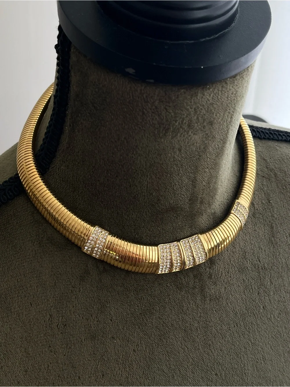 Authentic Vintage Dior Rhinestone Pavé Gold Thick Ribbed Chain Choker Necklace